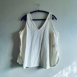 Old Navy Double V Gauzy Tank in Cream Size XL